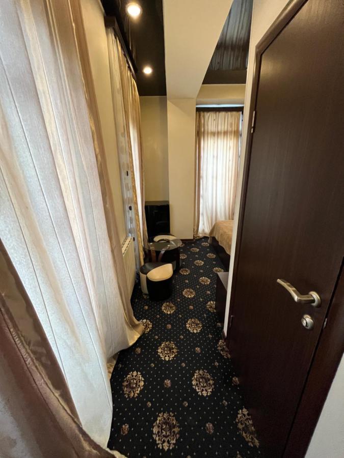 Hotel New Royal ティビリシ エクステリア 写真