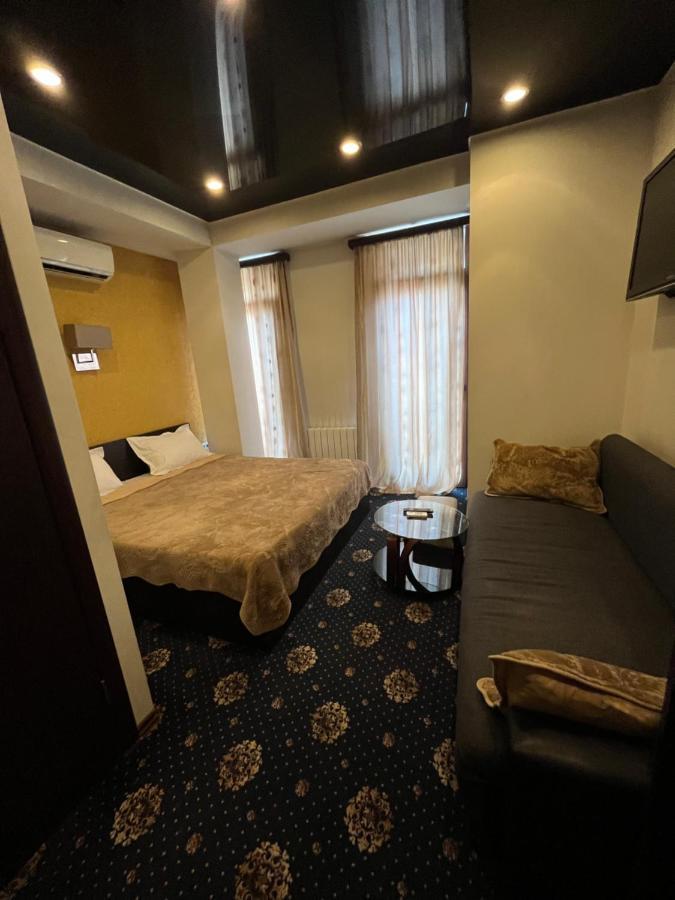 Hotel New Royal ティビリシ エクステリア 写真