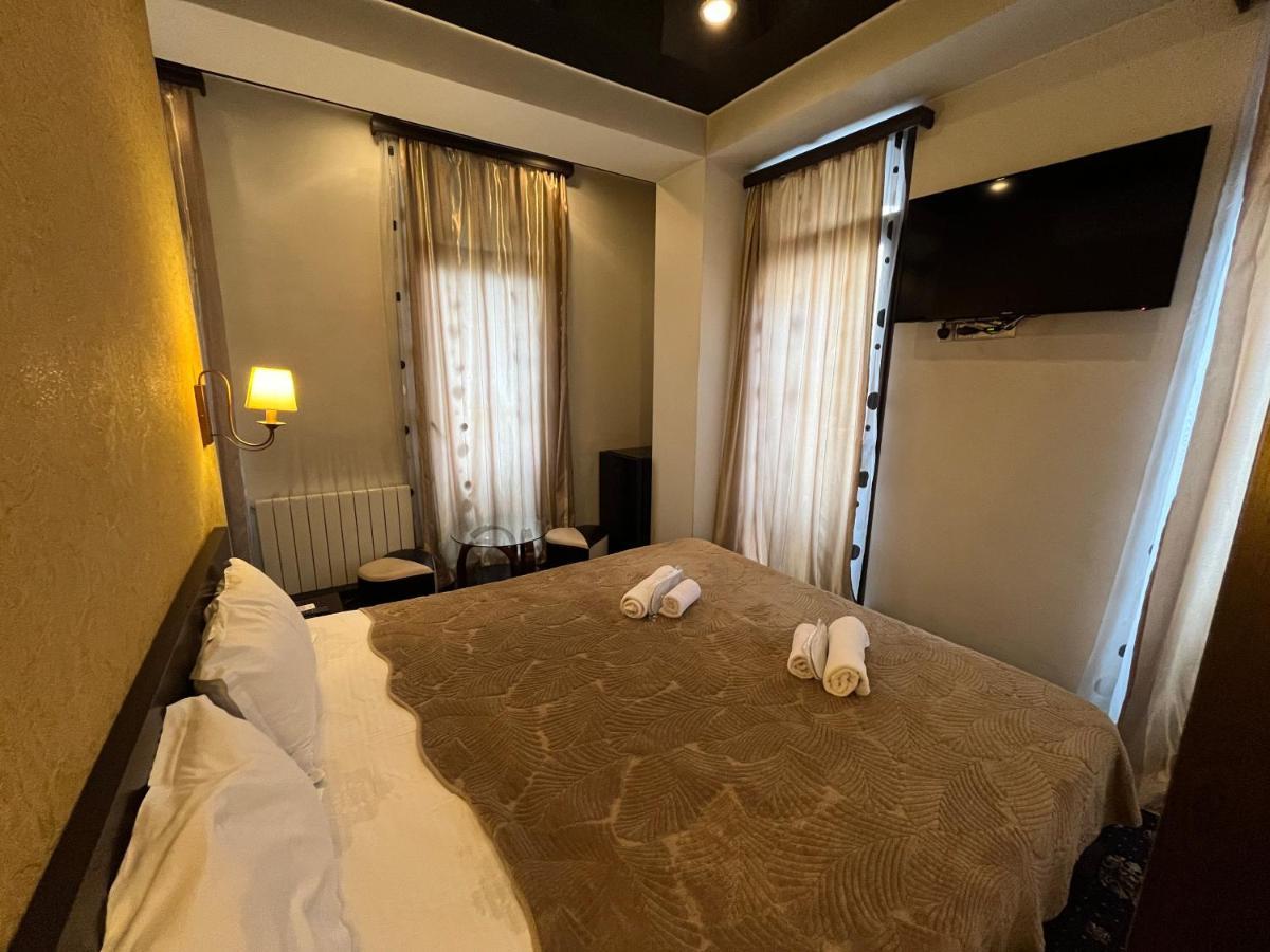 Hotel New Royal ティビリシ エクステリア 写真
