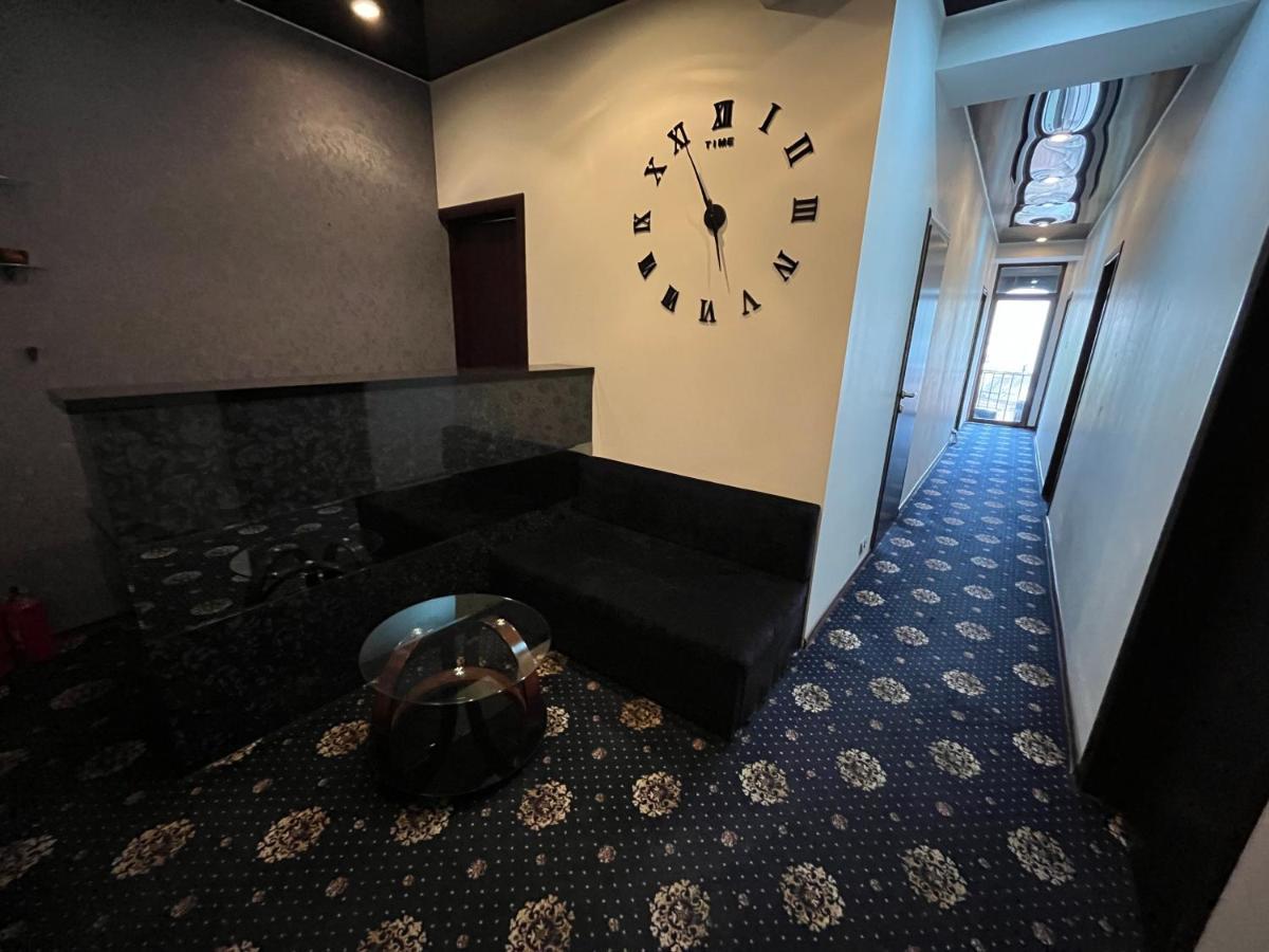 Hotel New Royal ティビリシ エクステリア 写真