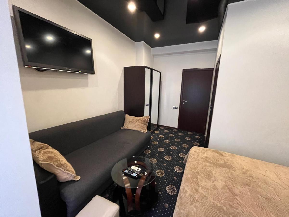 Hotel New Royal ティビリシ エクステリア 写真