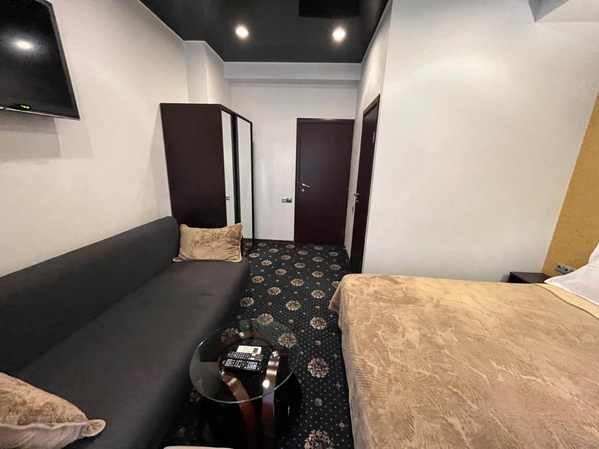Hotel New Royal ティビリシ エクステリア 写真