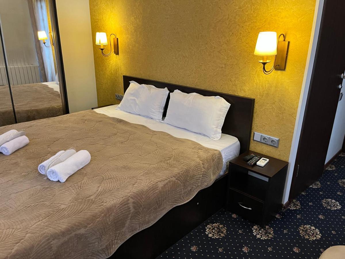 Hotel New Royal ティビリシ エクステリア 写真