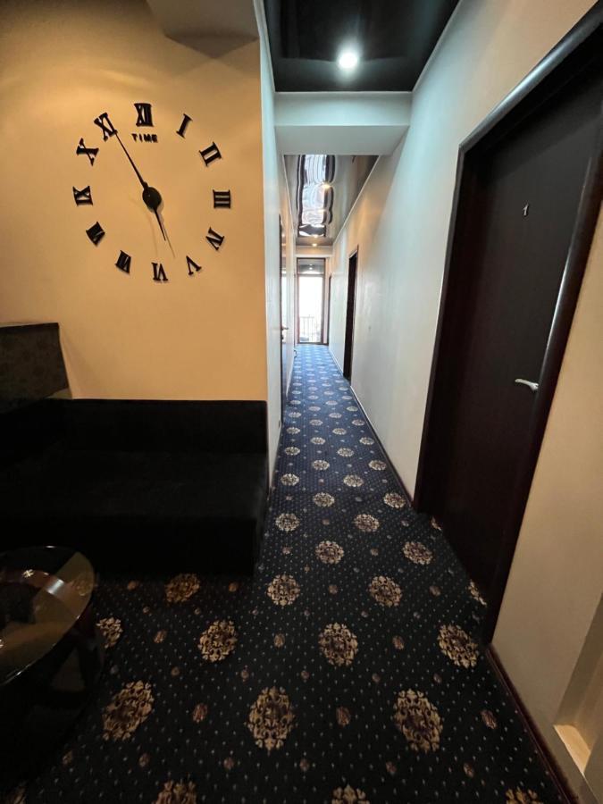 Hotel New Royal ティビリシ エクステリア 写真