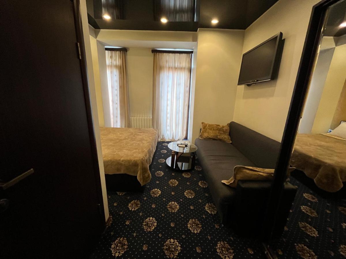 Hotel New Royal ティビリシ エクステリア 写真